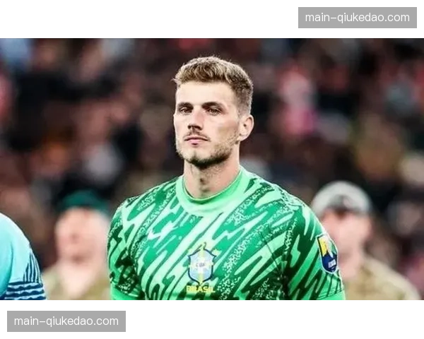 温情时刻:热那亚球迷为对手门将,前球队功勋西里古送上掌声